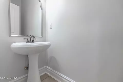 Bath - 791 S Classic Dr, Hernando, MS 38632 photo 1 of 5