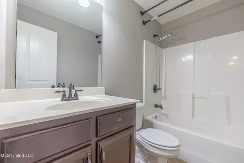 Bath - 791 S Classic Dr, Hernando, MS 38632 photo 5 of 5