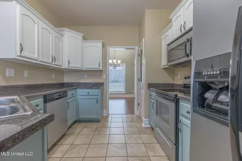 Kitchen - 791 S Classic Dr, Hernando, MS 38632 photo 2 of 5