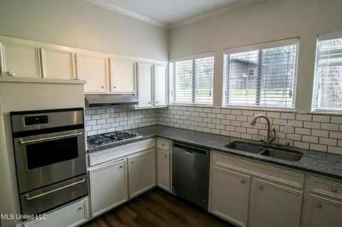 Kitchen - 4035 Cabell Ln, Jackson, MS 39206 photo 1 of 5