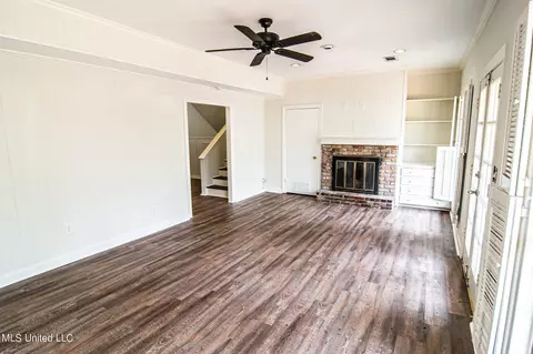 Living - 4035 Cabell Ln, Jackson, MS 39206 photo 1 of 3
