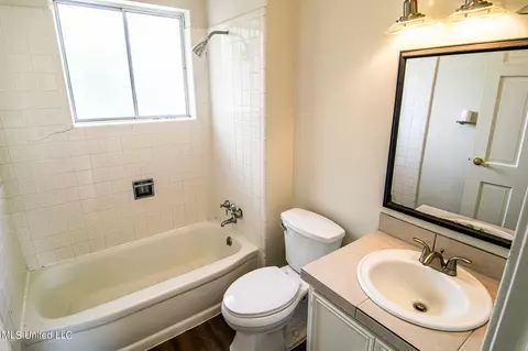 Bath - 4035 Cabell Ln, Jackson, MS 39206 photo 1 of 1