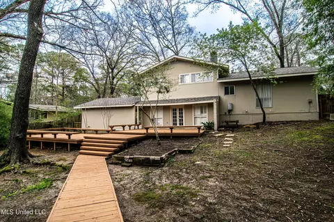 Exterior - 4035 Cabell Ln, Jackson, MS 39206 photo 6 of 8