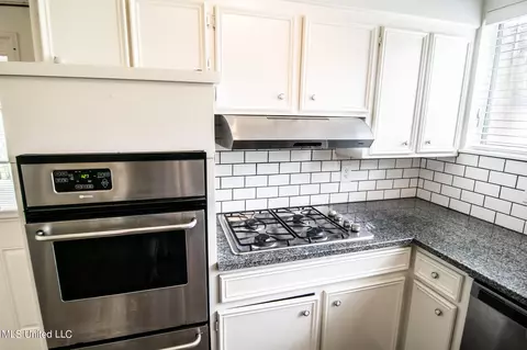 Kitchen - 4035 Cabell Ln, Jackson, MS 39206 photo 3 of 5