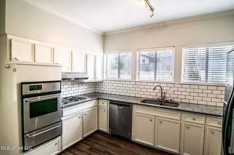 Kitchen - 4035 Cabell Ln, Jackson, MS 39206 photo 5 of 5