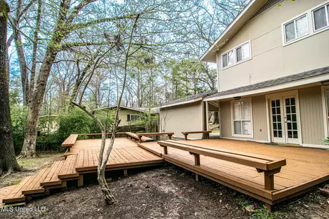Exterior - 4035 Cabell Ln, Jackson, MS 39206 photo 4 of 8