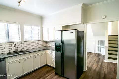 Kitchen - 4035 Cabell Ln, Jackson, MS 39206 photo 2 of 5