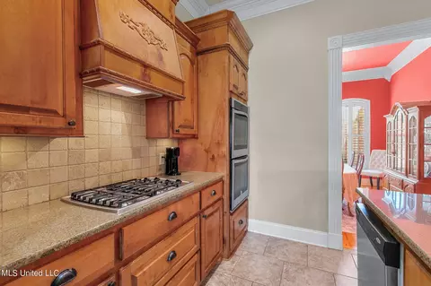 Kitchen - 210 Legacy Dr, Brandon, MS 39042 photo 3 of 7