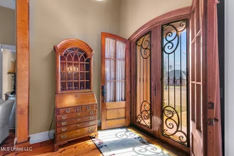 Entry Way - 210 Legacy Dr, Brandon, MS 39042 photo 3 of 6
