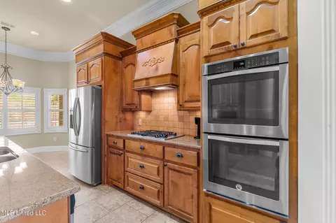 Kitchen - 210 Legacy Dr, Brandon, MS 39042 photo 4 of 7