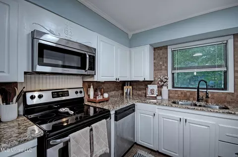 Kitchen - 1416 Winchester St, Jackson, MS 39211 photo 2 of 3