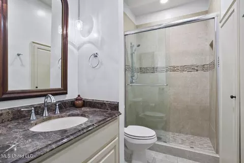 Bath - 4433 Wedgewood St, Jackson, MS 39211 photo 2 of 4