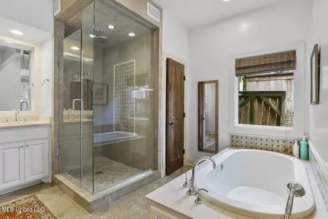 Bath - 4433 Wedgewood St, Jackson, MS 39211 photo 1 of 4