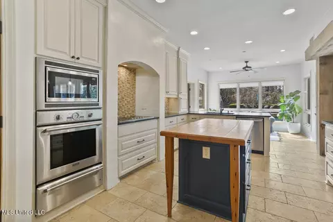 Kitchen - 4433 Wedgewood St, Jackson, MS 39211 photo 1 of 5