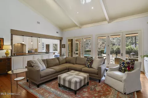 Living - 4433 Wedgewood St, Jackson, MS 39211 photo 3 of 3