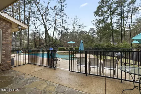 Exterior - 4433 Wedgewood St, Jackson, MS 39211 photo 6 of 9