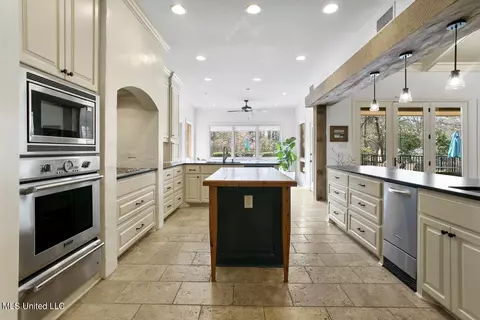 Kitchen - 4433 Wedgewood St, Jackson, MS 39211 photo 2 of 5