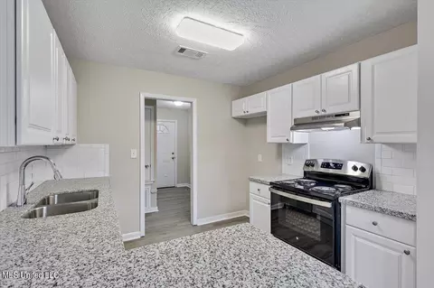 Kitchen - 123 Oakridge Dr, Jackson, MS 39212 photo 2 of 5