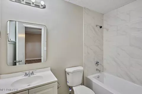 Bath - 123 Oakridge Dr, Jackson, MS 39212 photo 1 of 2
