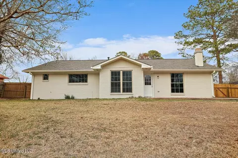 Exterior - 123 Oakridge Dr, Jackson, MS 39212 photo 6 of 8