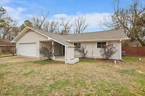 Exterior - 123 Oakridge Dr, Jackson, MS 39212 photo 2 of 8