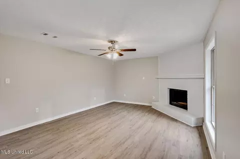 Living - 123 Oakridge Dr, Jackson, MS 39212 photo 2 of 3