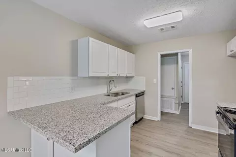 Kitchen - 123 Oakridge Dr, Jackson, MS 39212 photo 1 of 5