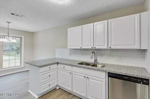 Kitchen - 123 Oakridge Dr, Jackson, MS 39212 photo 3 of 5