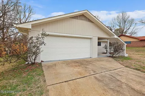 Exterior - 123 Oakridge Dr, Jackson, MS 39212 photo 3 of 8