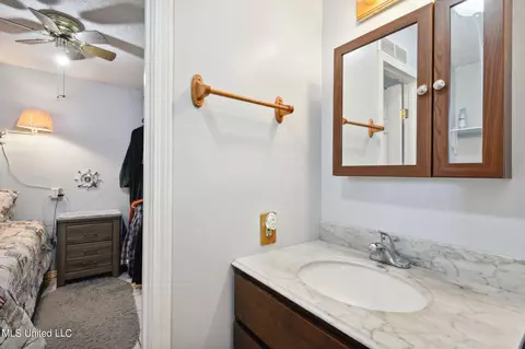 Bath - 8196 Curry Rd, Biloxi, MS 39532 photo 1 of 3
