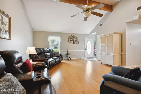 Living - 8196 Curry Rd, Biloxi, MS 39532 photo 2 of 3