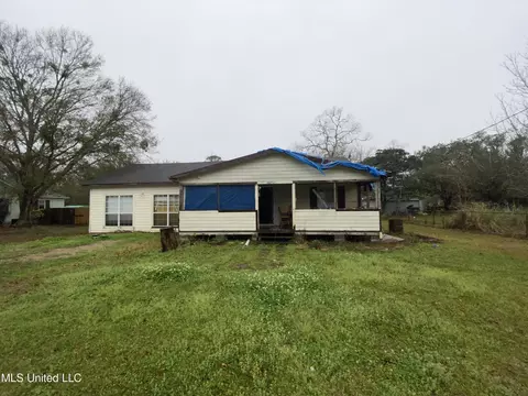 5025 East St, Moss Point, MS 39563