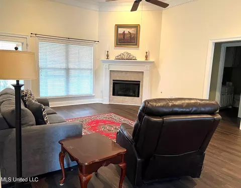 Living - 610 E Abbey Pl, Brandon, MS 39047 photo 2 of 2