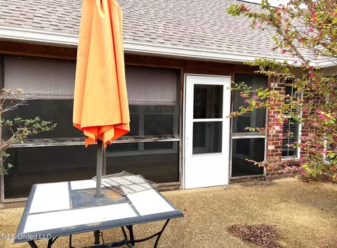 Exterior - 610 E Abbey Pl, Brandon, MS 39047 photo 3 of 4