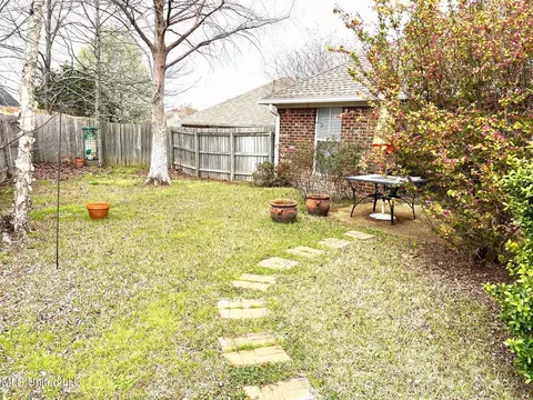 Exterior - 610 E Abbey Pl, Brandon, MS 39047 photo 2 of 4