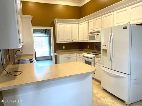 Kitchen - 610 E Abbey Pl, Brandon, MS 39047 photo 3 of 3