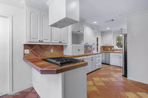 Kitchen - 4676 Cheryl Dr, Jackson, MS 39211 photo 1 of 4