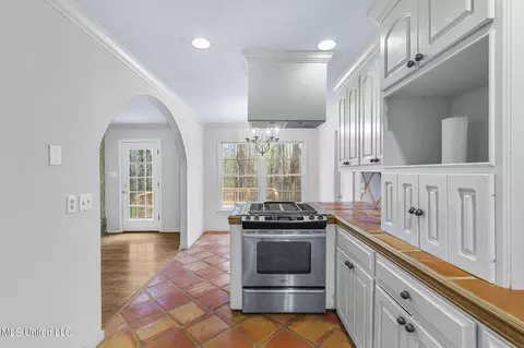 Kitchen - 4676 Cheryl Dr, Jackson, MS 39211 photo 3 of 4