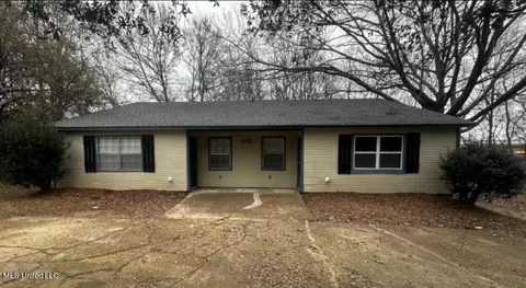 102 Los Palachios Ct #A/B, Clinton, MS 39056