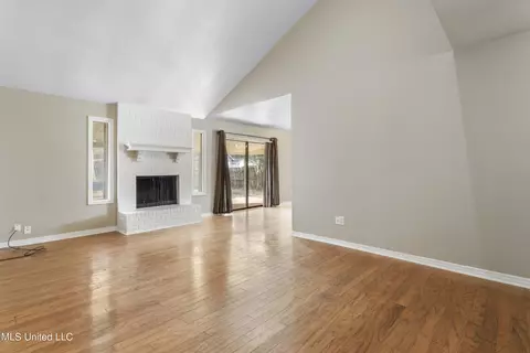 9020 Warbler Ave, Ocean Springs, MS 39564