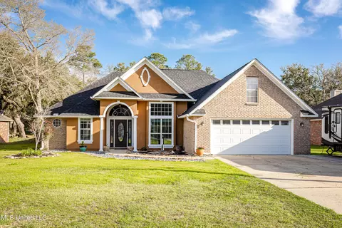 4916 Deborah St, Ocean Springs, MS 39564