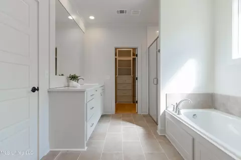 Bath - 122 Trace Pointe Pl, Clinton, MS 39056 photo 3 of 13