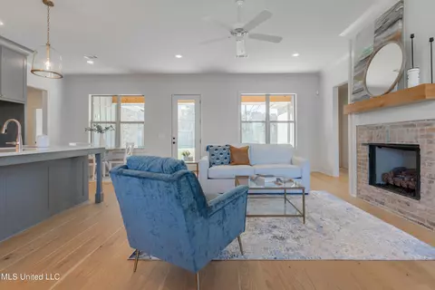 Living - 122 Trace Pointe Pl, Clinton, MS 39056 photo 2 of 6