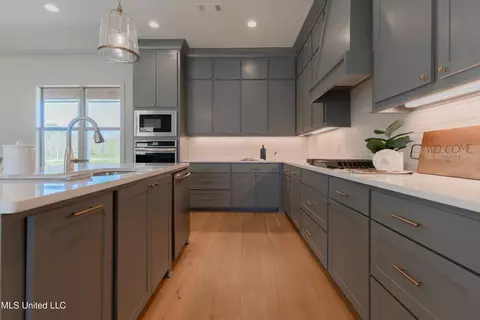 Kitchen - 122 Trace Pointe Pl, Clinton, MS 39056 photo 3 of 11