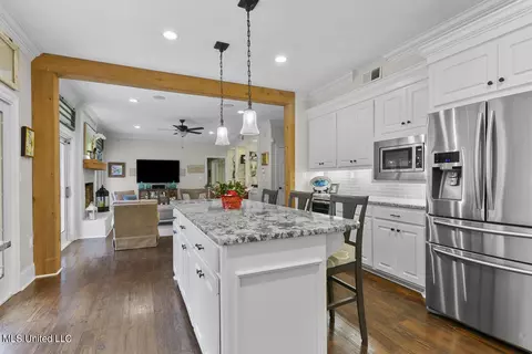 Kitchen - 4646 Northampton Dr, Jackson, MS 39211 photo 3 of 9