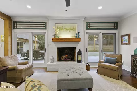 Living - 4646 Northampton Dr, Jackson, MS 39211 photo 4 of 6