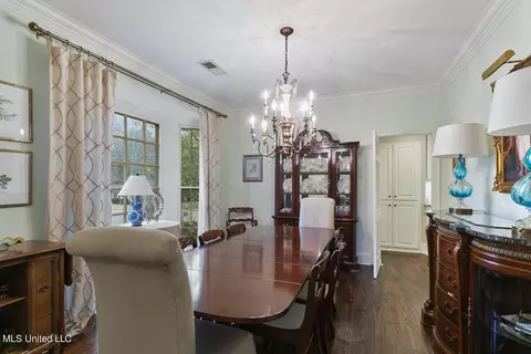 Dining - 4646 Northampton Dr, Jackson, MS 39211 photo 1 of 2