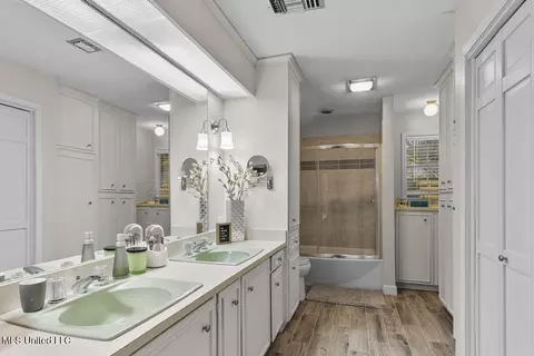 Bath - 4646 Northampton Dr, Jackson, MS 39211 photo 6 of 7