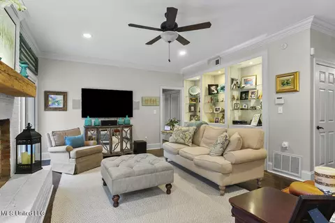 Living - 4646 Northampton Dr, Jackson, MS 39211 photo 1 of 6