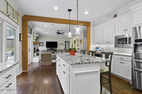 Kitchen - 4646 Northampton Dr, Jackson, MS 39211 photo 6 of 9